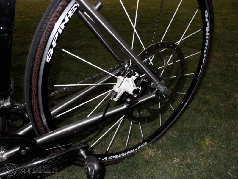 santana_disc_brake_cable_run.jpg