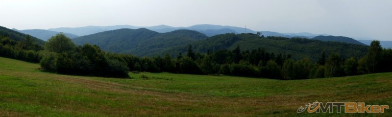 panorama-z-bystrej-vpredu-cierna-hora-vzadu-volovske-vrchy.JPG