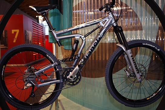 eb06us_bianchi_cl.jpg
